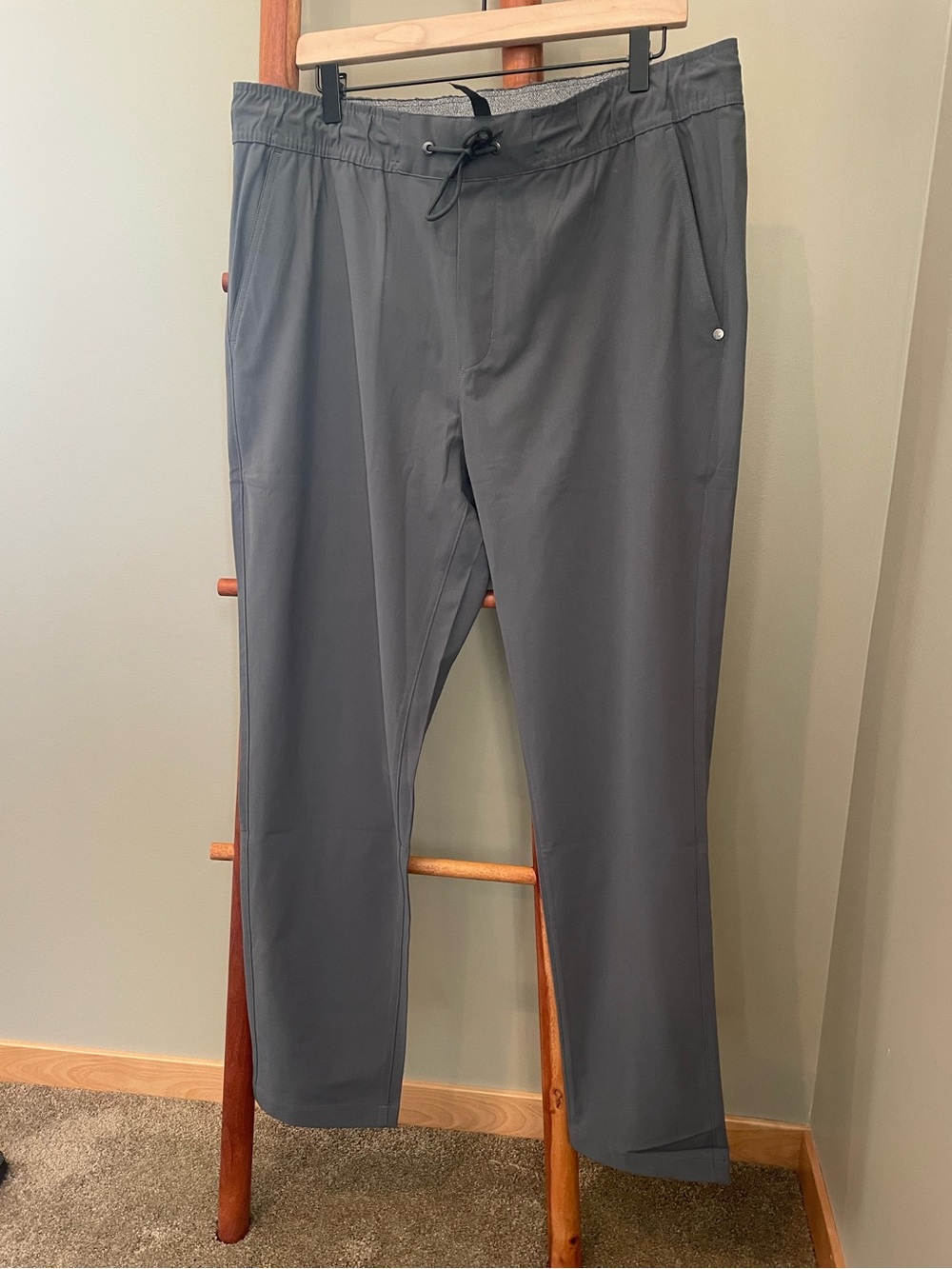 Vuori Meta™ Elastic Waist Pant Classic Fit 32" Warm Grey